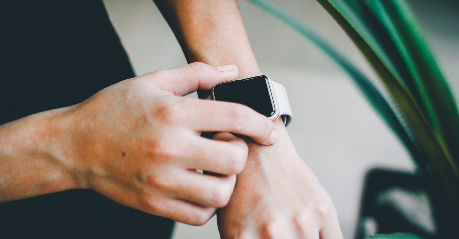apple_watch_hands_fb apple watch ہاتھ