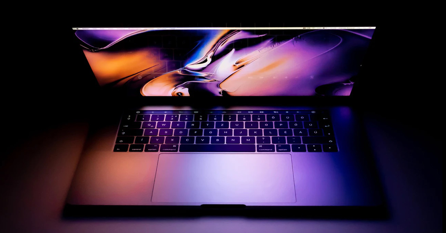 mac_macbook_night_noc_tma_spanek_fb macbook TMA
