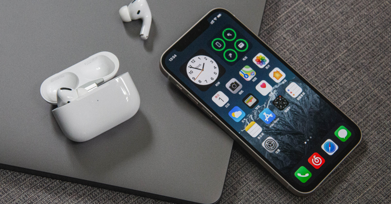 iPhone 12 fb AirPods Pro Unsplash iPhone 12 fb AirPods Pro