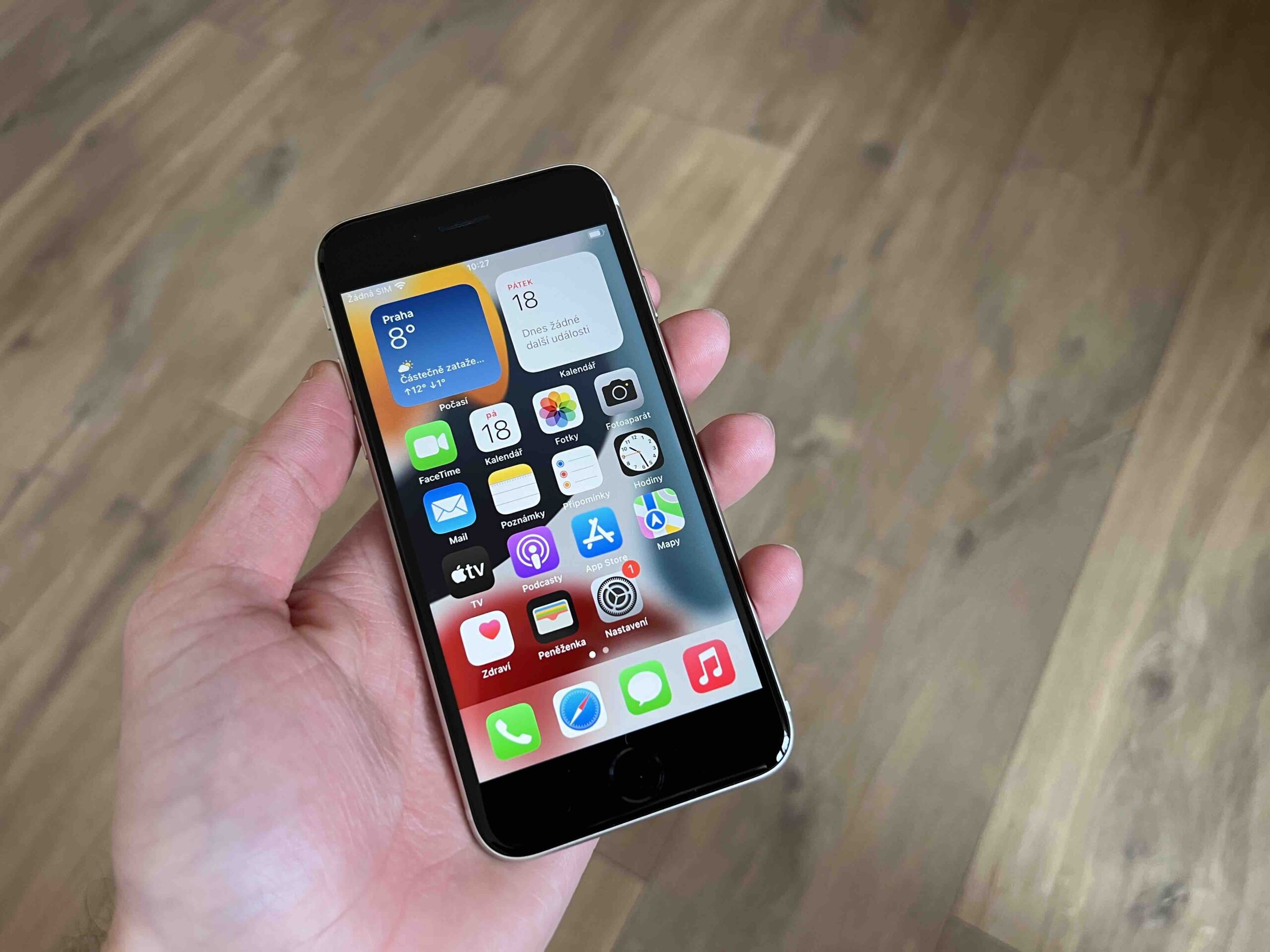 iPhone SE 3 30 iPhone SE 3 30