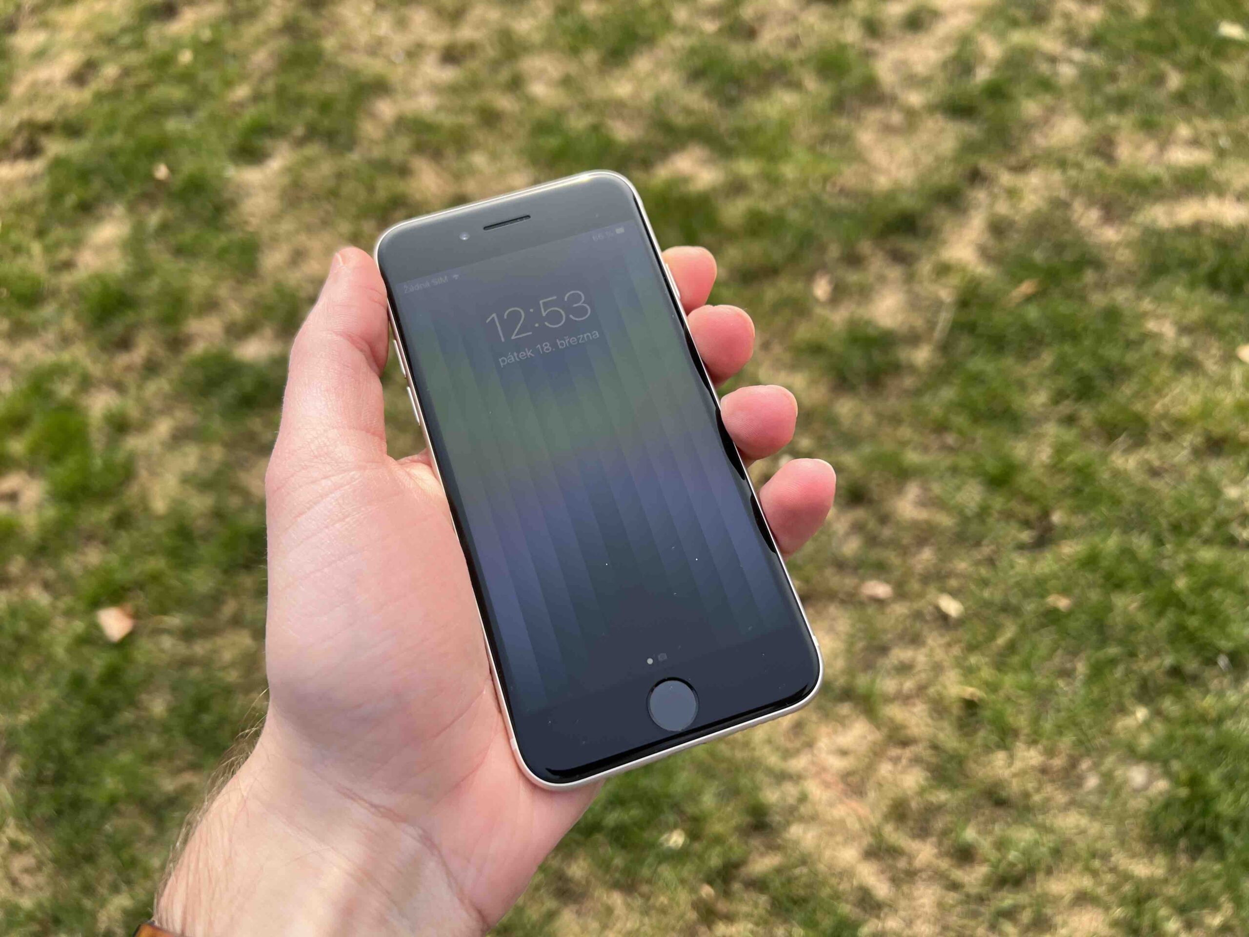 iPhone SE 3 51 iPhone SE 3 51