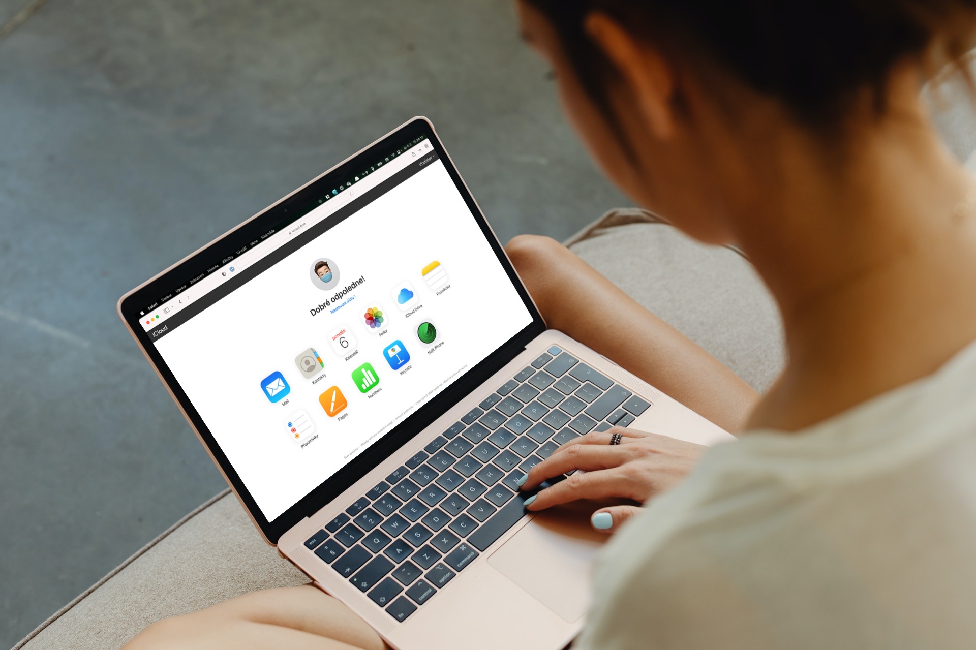 icloud वेबसाइट पर iCloud वेबसाइट पर