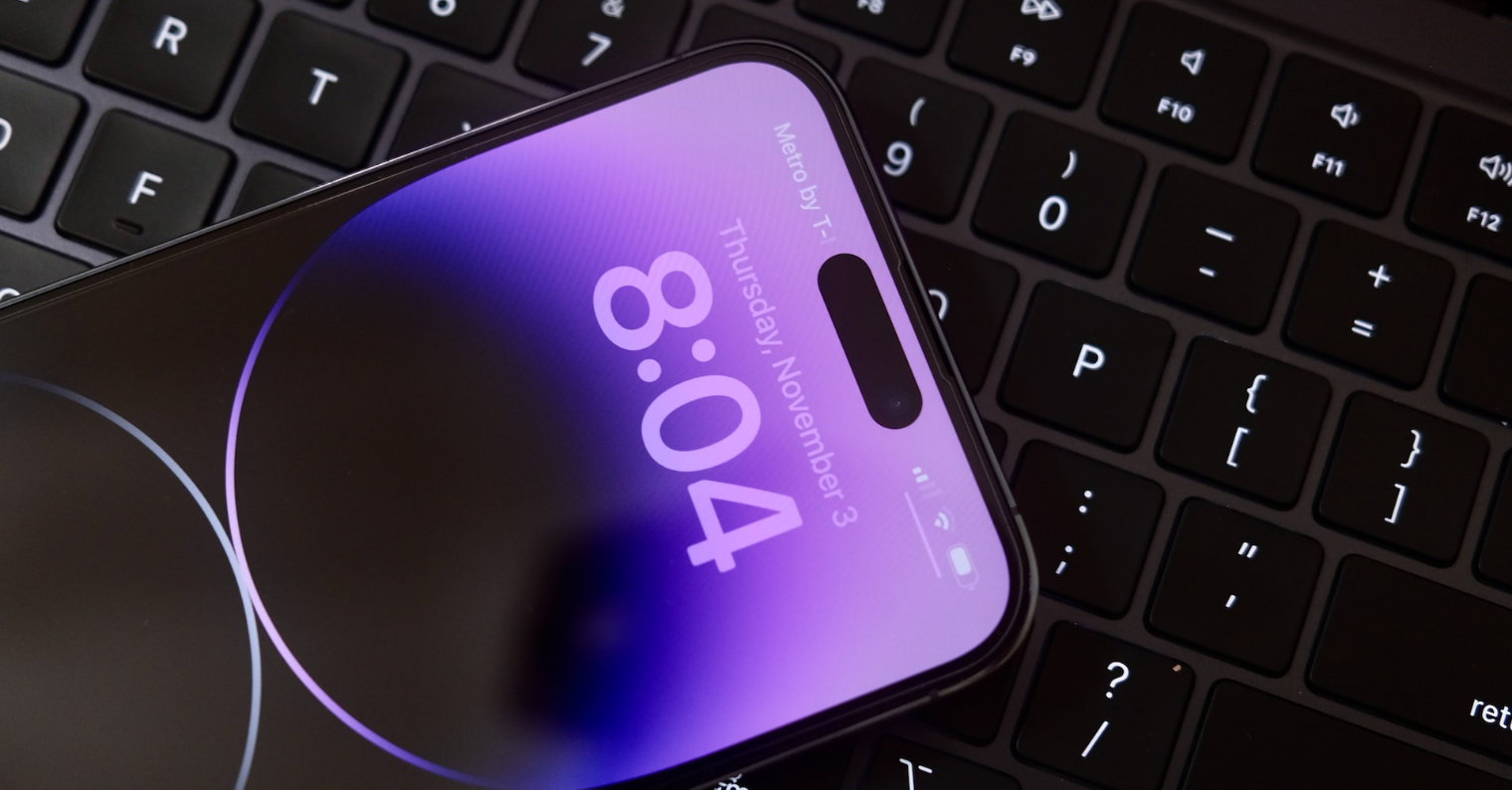 iphone 14 pro dynamic island unsplash fb iPhone 14 Pro: Dynamic Island